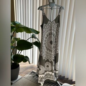 Elegant Olive Green and White Pattern Maxi Dress